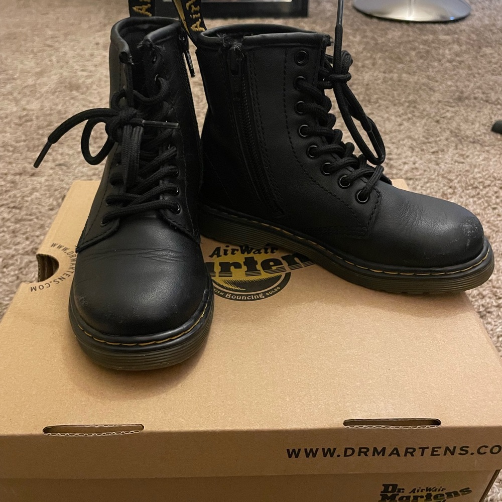 Dr.MARTENS BOOTS GENTLY USED